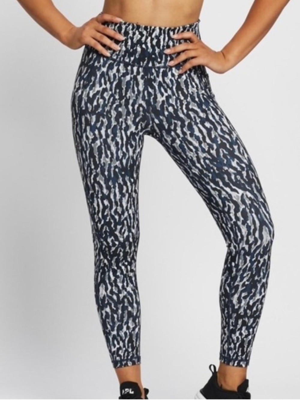 Sweaty Betty Super Sculpt 7/8
High Waist Leggings in Blue Animal Print XS